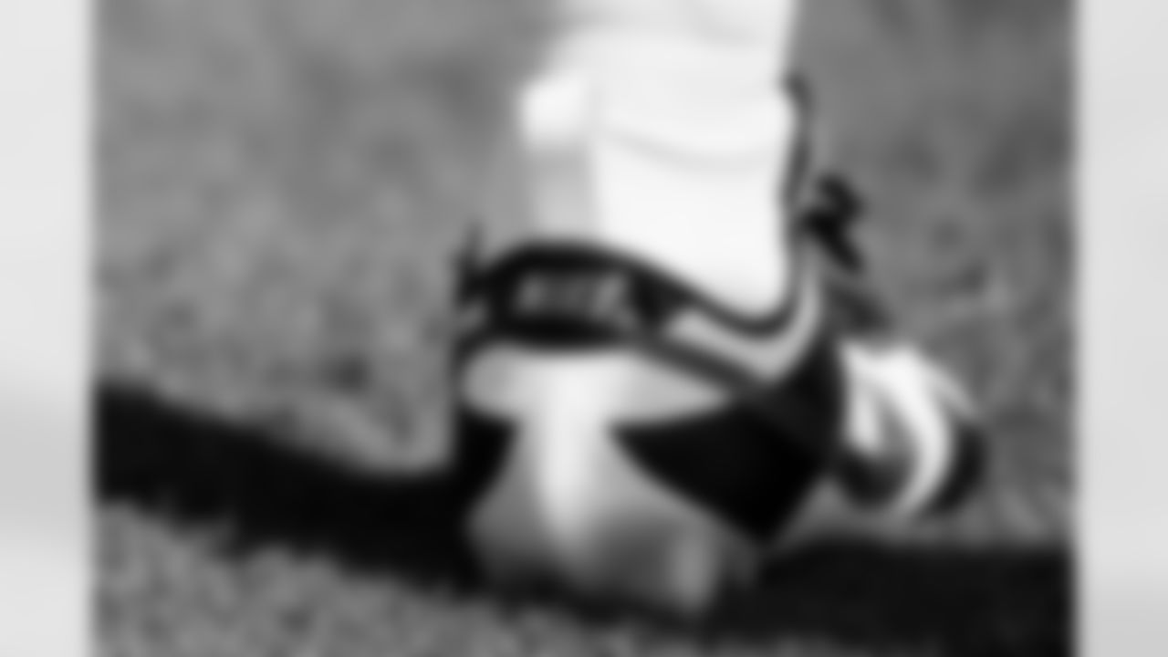 TAMPA, FL - June 06, 2023 - Running Back Ke'Shawn Vaughn #21 of the Tampa Bay Buccaneers' cleats during OTA's at AdventHealth Training Center. Photo By Kyle Zedaker/Tampa Bay Buccaneers