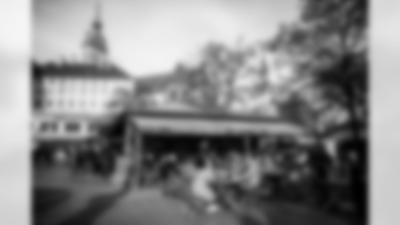 MUNICH, DE - November 12, 2022 - Buildings and shops at the Viktualienmarkt. Photo By Tori Richman/Tampa Bay Buccaneers