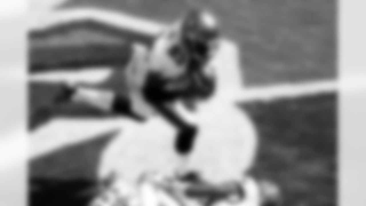 23 S Jermaine Phillips gets an interception in the 2nd quarter