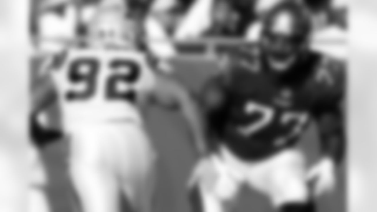 77 T James Lee keeps focus on potential intruders to the backfield
