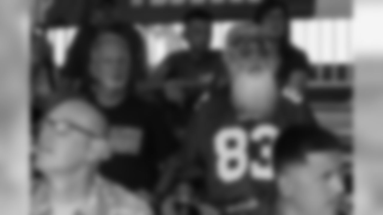 190805_TR_TrainingCamp9_fans093