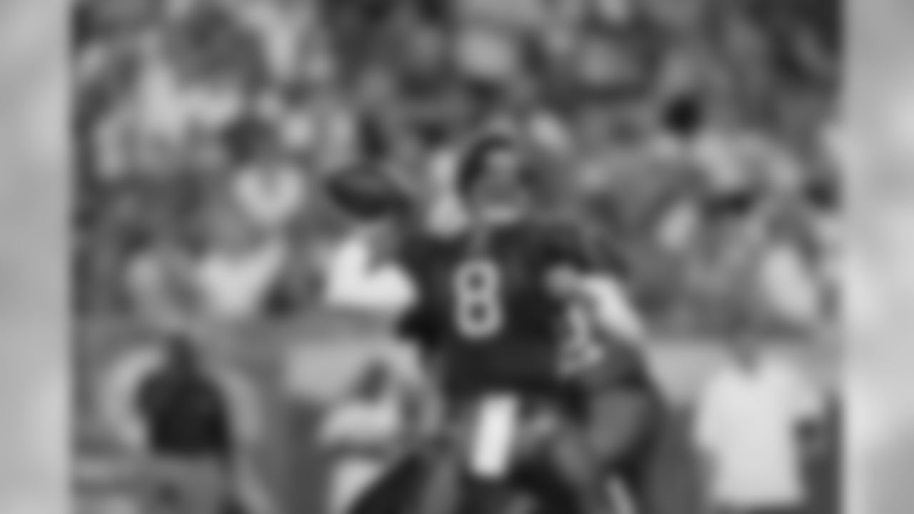 Quarterback Brian Griese throws pass to the right to Ike Hilliard for 8 yards.