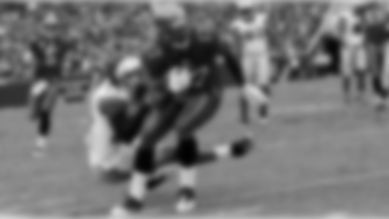 17 WR Rejus Benn stays in bounds after the catch to pick up more yards