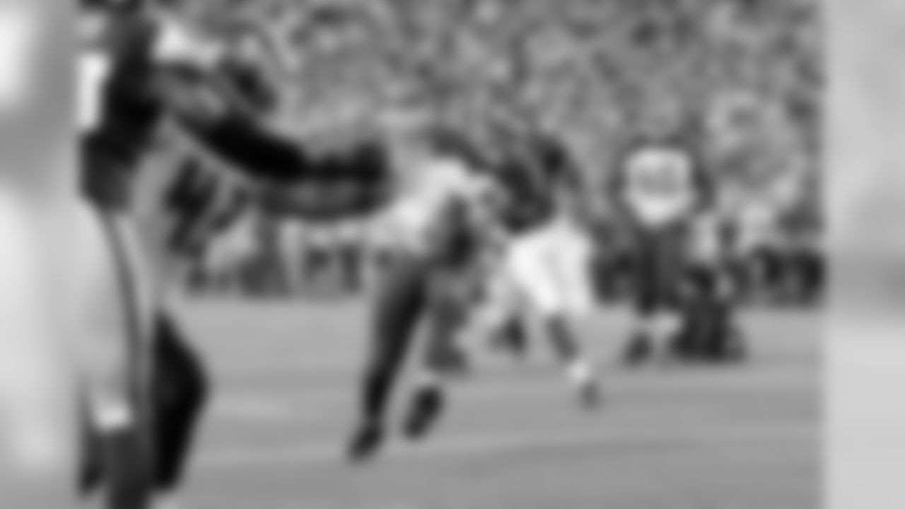 QB Jameis Winston (3) takes steps as he nears the end zone on an eight-yard touchdown run to close the second quarter.