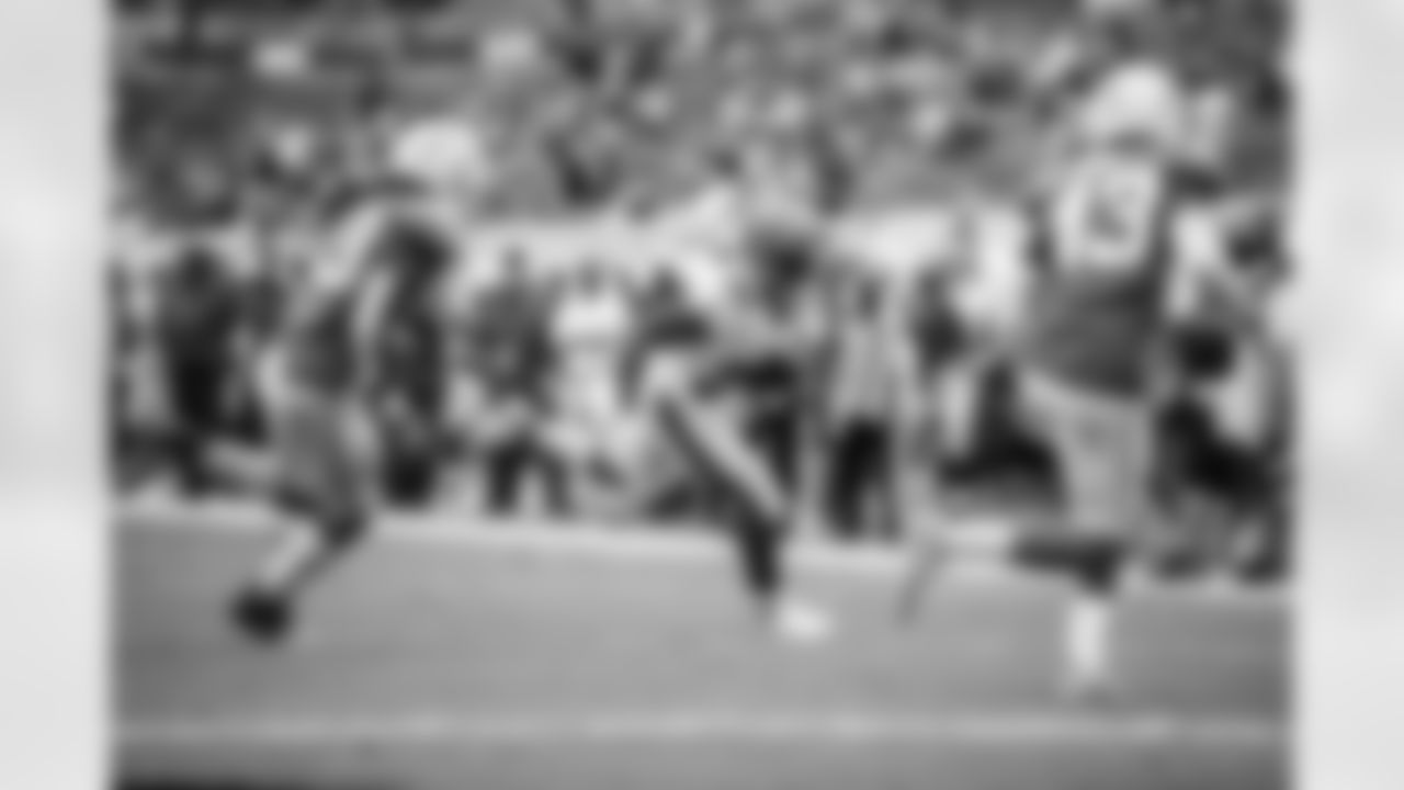 TAMPA, FL - OCTOBER 04, 2020 - Running Back Ke'Shawn Vaughn #30 of the Tampa Bay Buccaneers catches a touchdown during the game between the Los Angeles Chargers and Tampa Bay Buccaneers at Raymond James Stadium. The Buccaneers won the game, 38-31. Photo By Kyle Zedaker/Tampa Bay Buccaneers