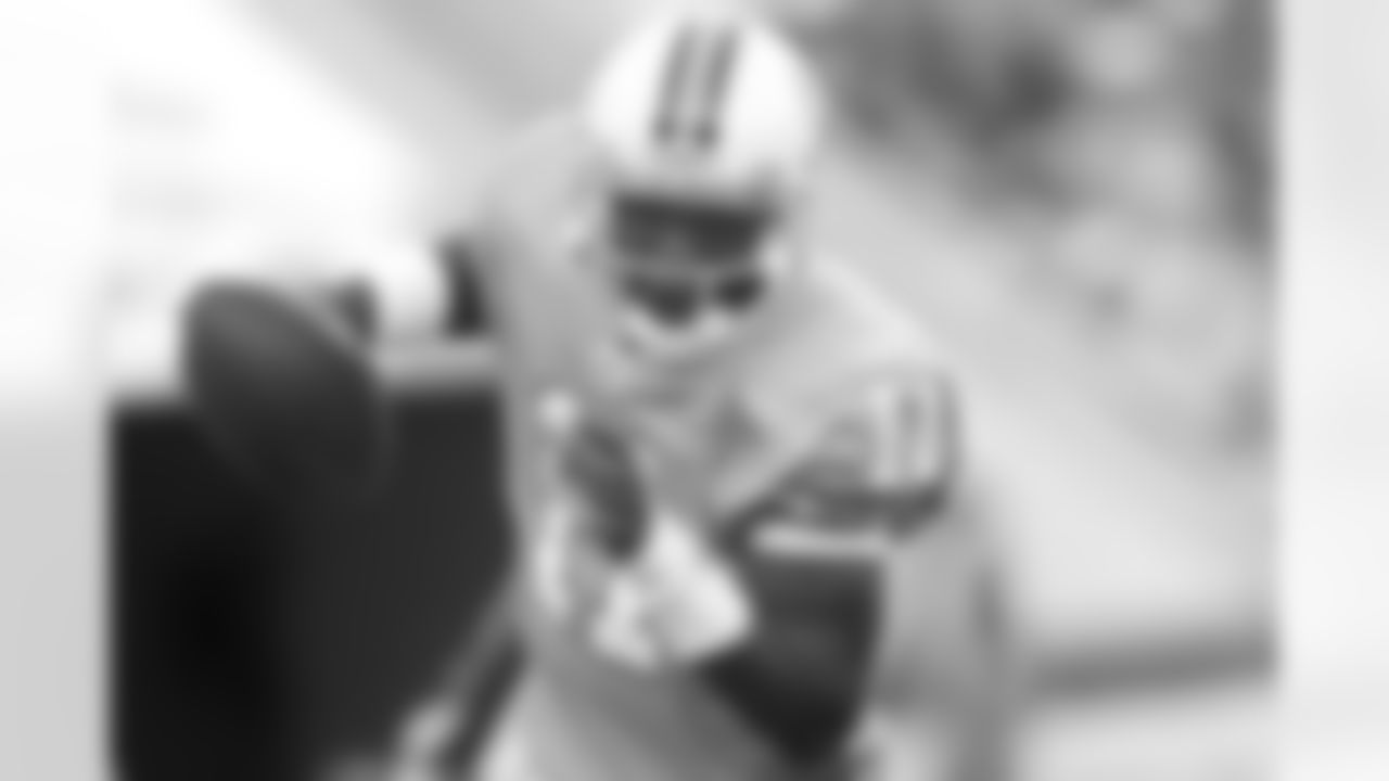 11 QB Josh Johnson helps to pick up a first down on a trick play