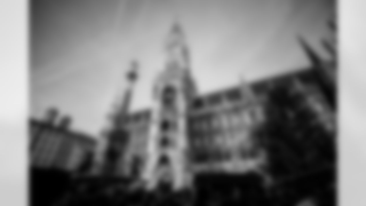 MUNICH, DE - November 12, 2022 - Buildings and shops at the Marienplatz. Photo By Tori Richman/Tampa Bay Buccaneers