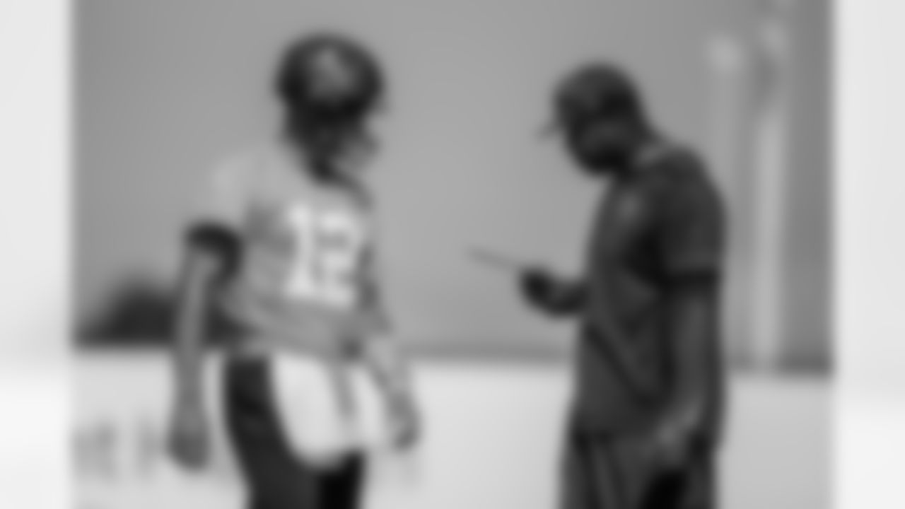 TAMPA, FL - June 07, 2022 - Quarterback Tom Brady #12 and Offensive Coordinator Byron Leftwich of the Tampa Bay Buccaneers during Minicamp at AdventHealth Training Center. Photo By Kyle Zedaker/Tampa Bay Buccaneers