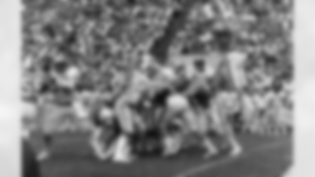 TAMPA, FL - NOVEMBER 23: Linebacker Andy Hawkins #59 and Linebacker David Lewis #57 of the Tampa Bay Buccaneers defend against the Detroit Lions at Tampa Stadium on November 23, 1980 in Tampa, Florida. The Buccaneers lost 10-24. (photo by Allen's Studio/Tampa Bay Buccaneers)