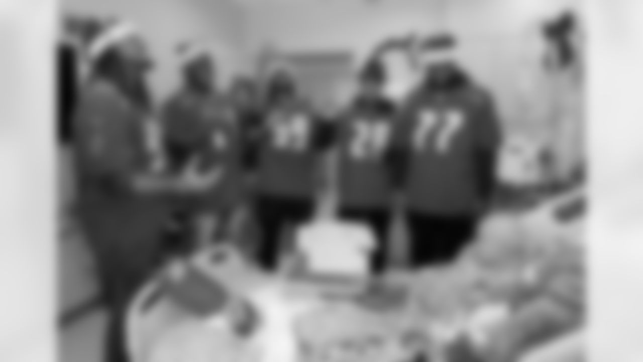 90 DT Rodney Coe, #71 DE Channing Ward, #59 LB Devante Bond, #28 CB Vernon Hargreaves, and #77 OL Caleb Benenoch