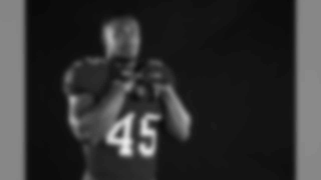 ILB Devin White
