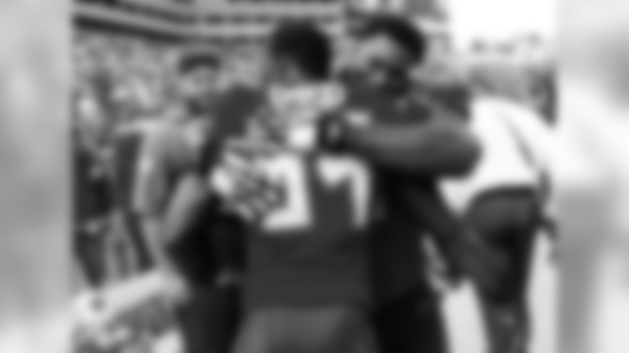 LB Lavonte David, DT Akeem Spence