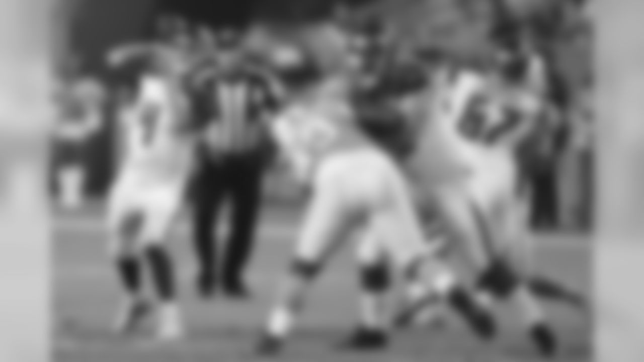 QB Ryan Griffin #4 and OL Michael Liedtke #67