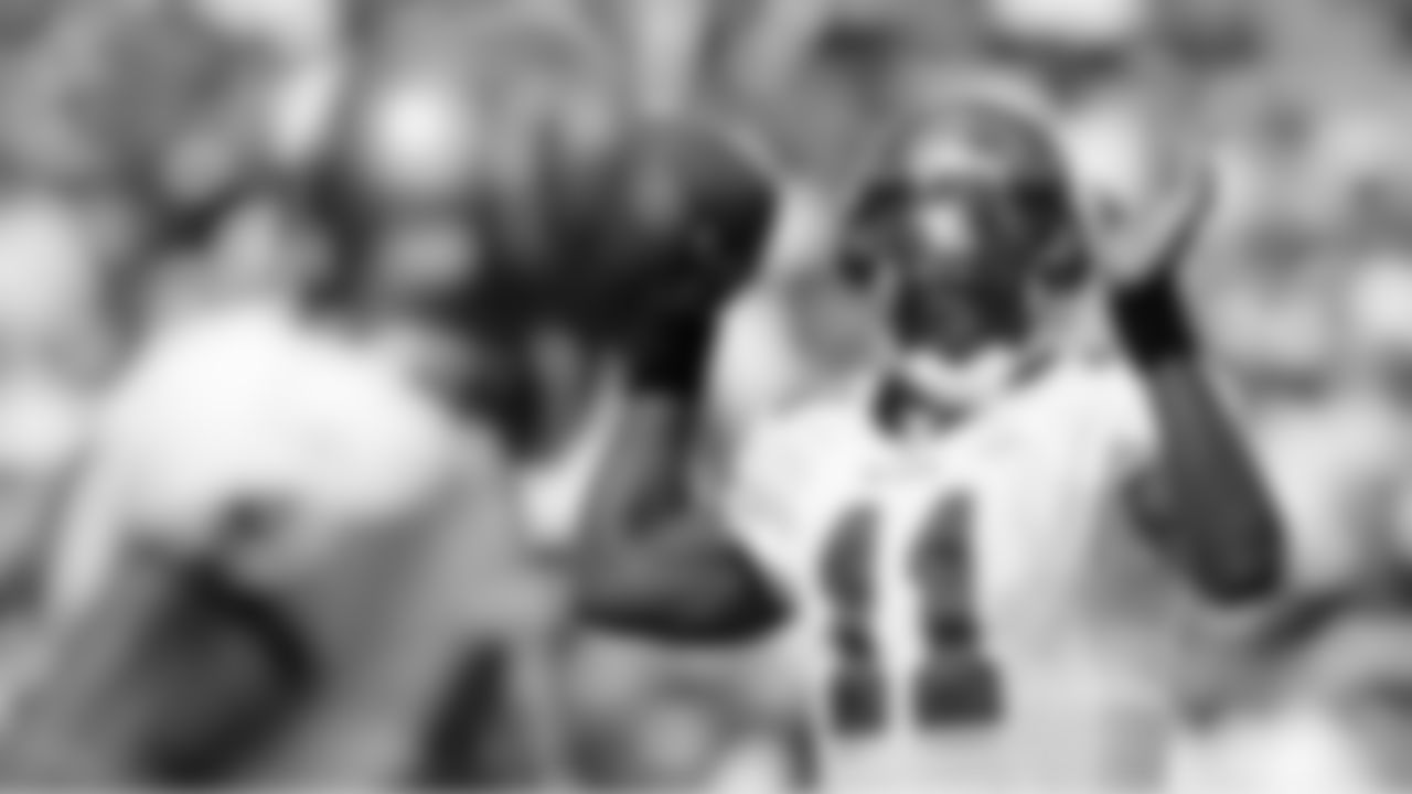 11 QB Josh Johnson gets some time in the 4th quarter to make some plays