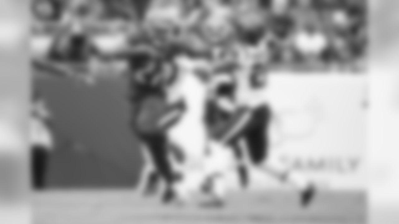RB Ronald Jones II, No. 27