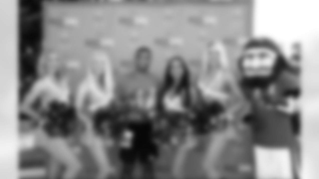 Bucs Cheerleaders, Captain Fear, group winner