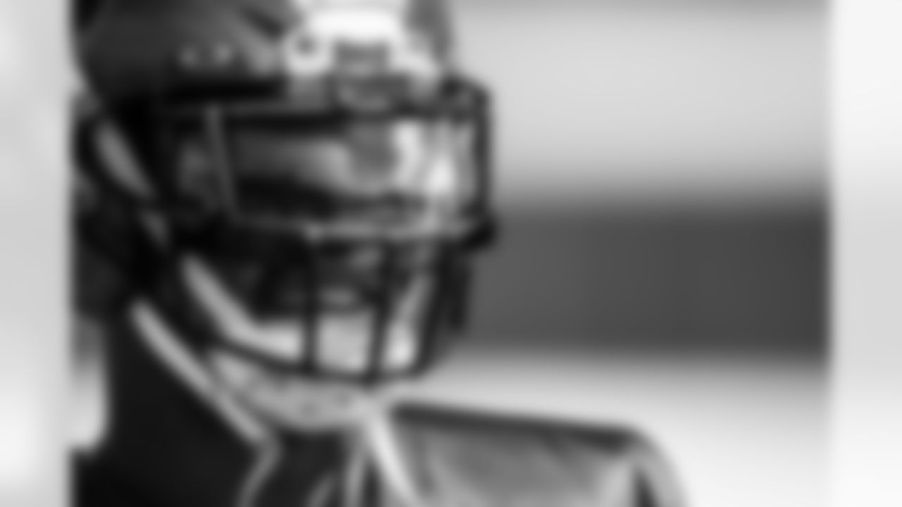 TAMPA, FL - SEPTEMBER 29, 2021 - Inside Linebacker Kevin Minter #51 of the Tampa Bay Buccaneers during practice at AdventHealth Training Center. Photo By Tori Richman/Tampa Bay Buccaneers