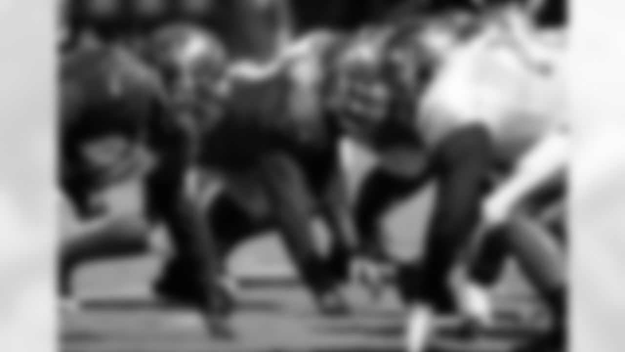 57 DE Noah Spence