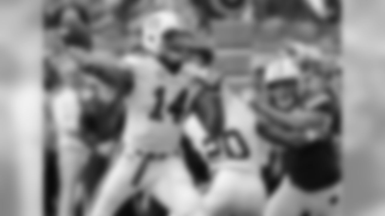 QB (6-1, 210)