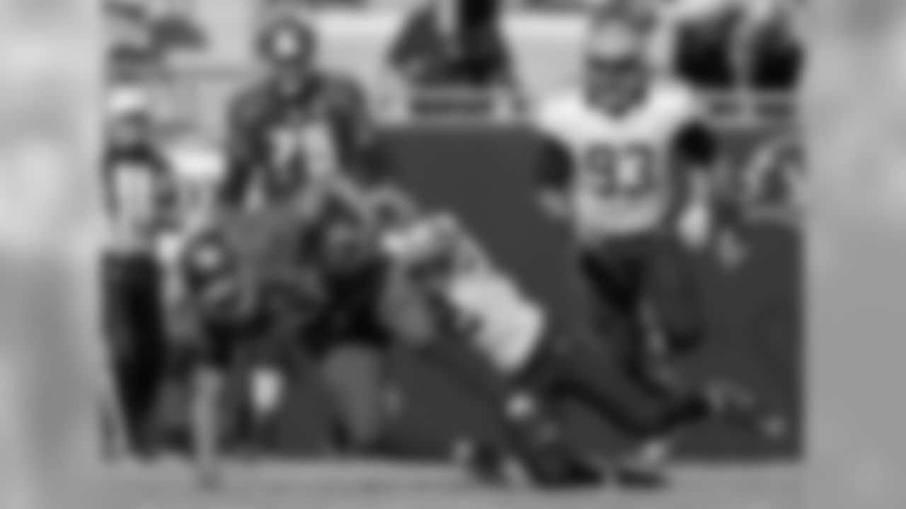 TE Austin Seferian-Jenkins