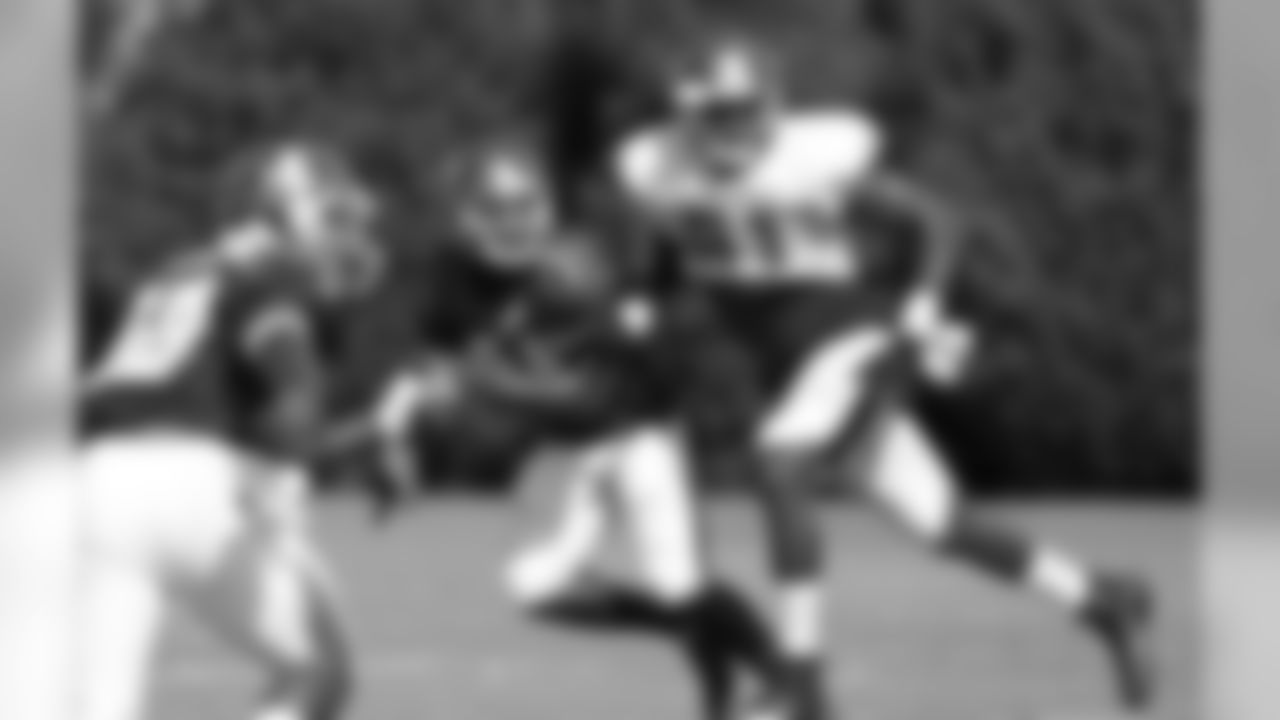 LB Lavonte David, TE Tevin Westbrook