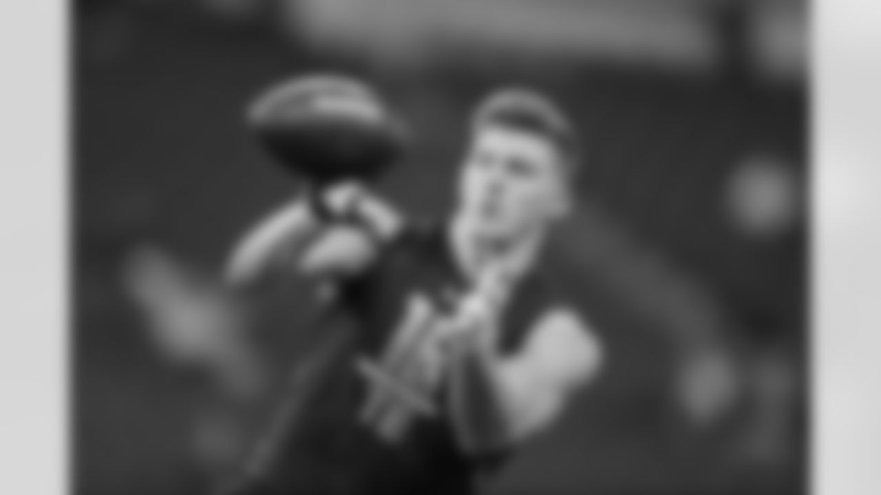 Falcons - TE Eric Saubert, Drake