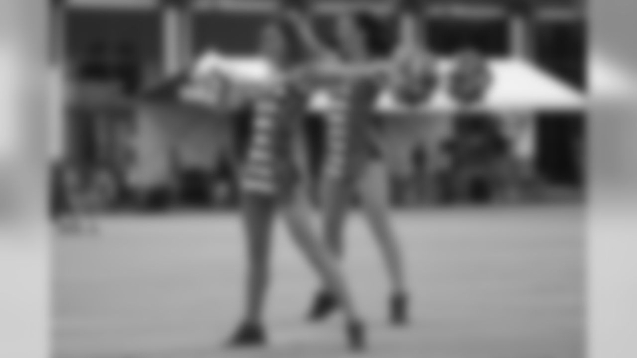 190805_TR_TrainingCamp9_fans095