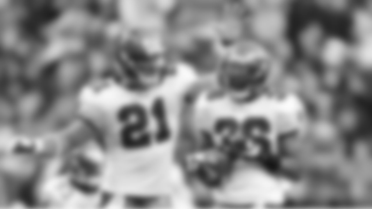 21 S Sabby Piscitelli congratulates S Tanard Jackson for an interception