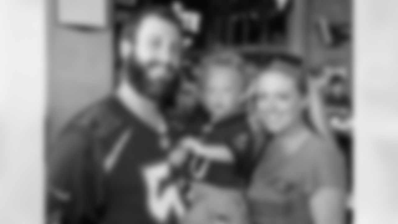 Family of Bucs fans before practice
