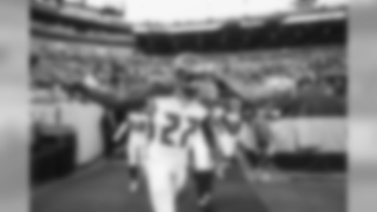RB Ronald Jones II, No. 27