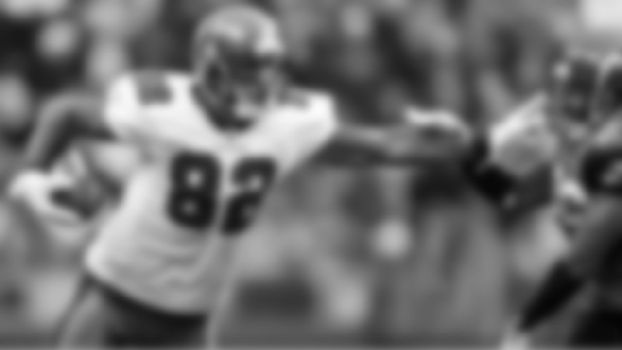 82 TE Kellen Winslow had 93 yards receiving in the game