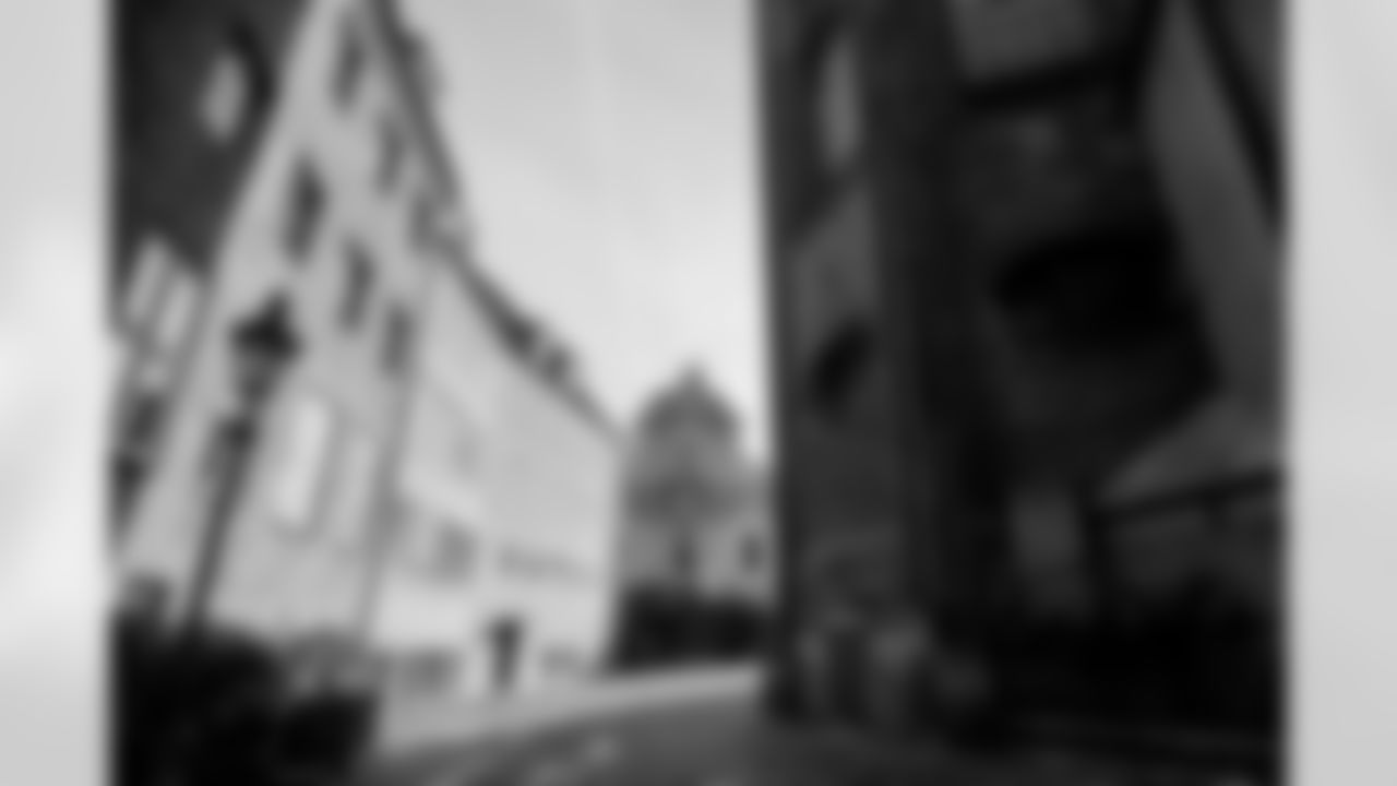 MUNICH, DE - November 12, 2022 - Buildings and shops at the Marienplatz. Photo By Tori Richman/Tampa Bay Buccaneers