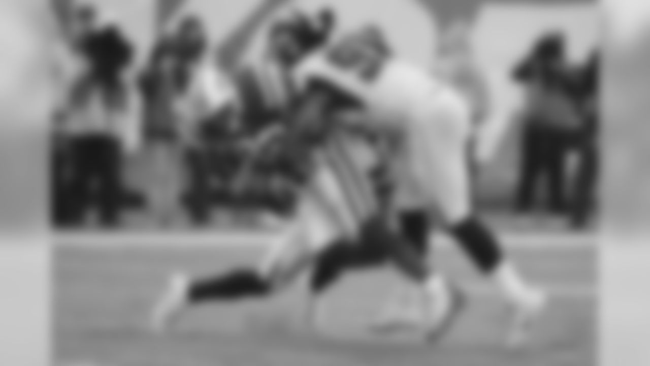 DE Adrian Clayborn