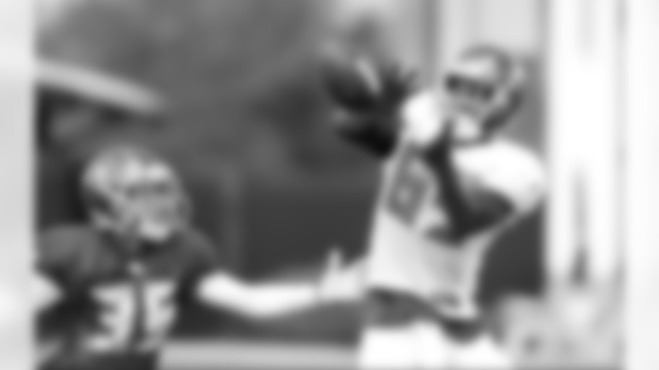 35 CB Javien Elliott and #89 WR Russell Shepard