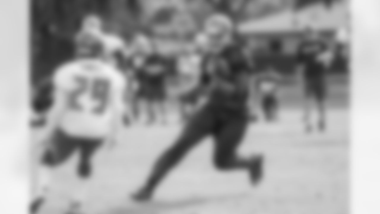 29 DB Ryan Smith and #13 WR Mike Evans