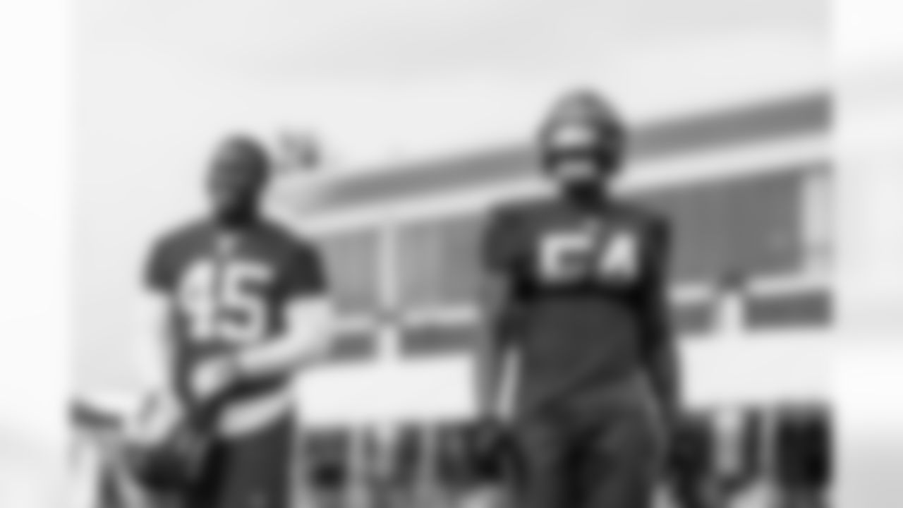 TAMPA, FL - January 04, 2023 - Inside Linebacker Devin White #45 and Inside Linebacker Lavonte David #54 of the Tampa Bay Buccaneers during practice at AdventHealth Training Center. Photo By Tori Richman/Tampa Bay Buccaneers