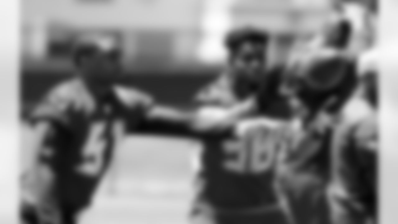 LB Daryl Smith and LB Kwon Alexander