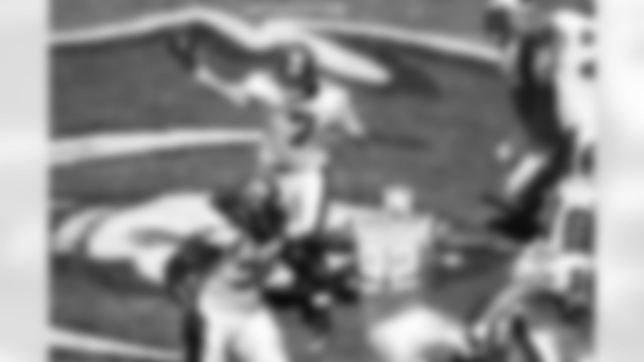 7 QB Jeff Garcia threw for 173 yards in the game