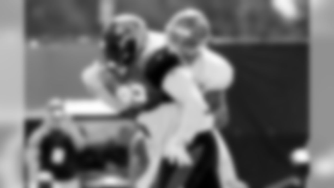 60 OL Joel Hale