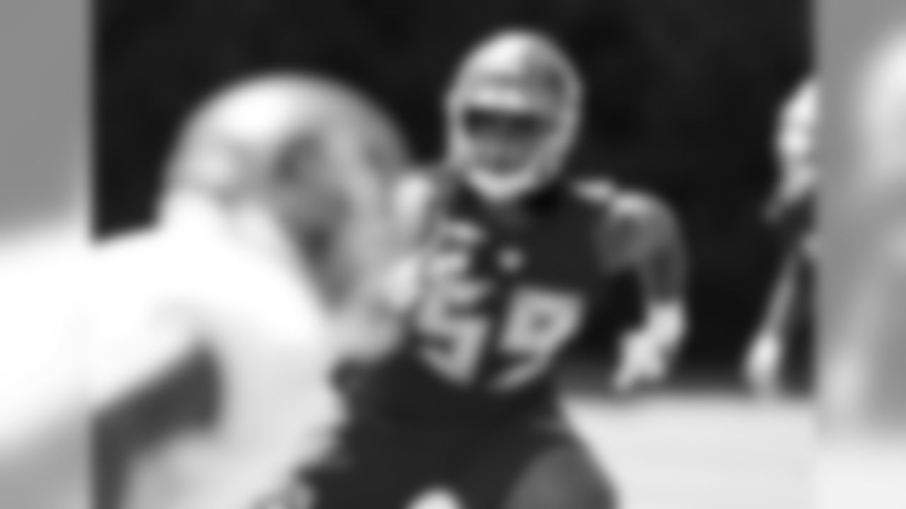 LB Devante Bond