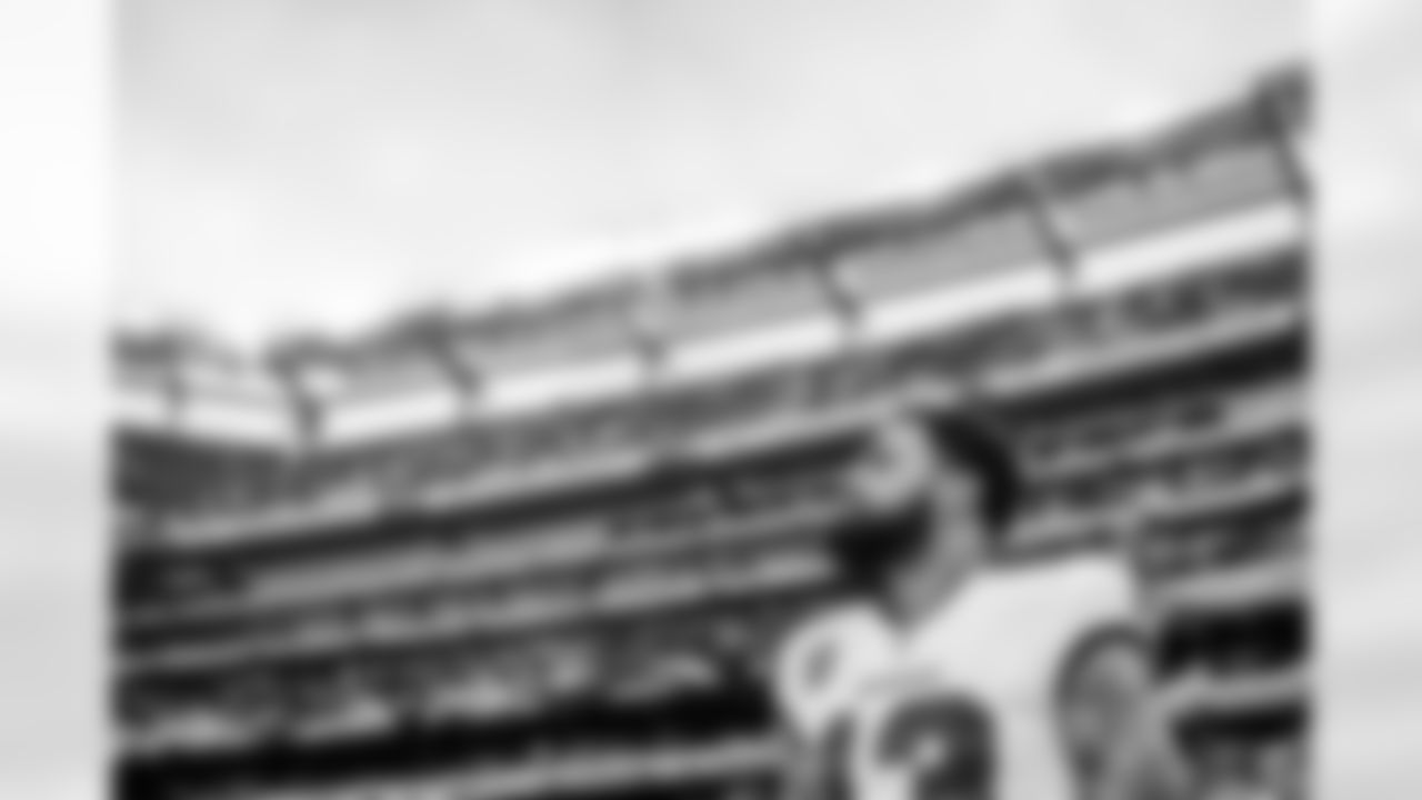 EAST RUTHERFORD, NJ - JANUARY 02, 2022 - Wide Receiver Mike Evans #13 of the Tampa Bay Buccaneers before the game between the Tampa Bay Buccaneers and New York Jets at MetLife Stadium. The Buccaneers won the game, 28-24. Photo By Tori Richman/Tampa Bay Buccaneers
