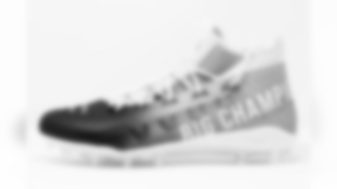 TAMPA, FL - November 18, 2021 - Inside Linebacker Lavonte David #54 of the Tampa Bay Buccaneers' cleats for 2021 My Cause My Cleats. Photo By Kyle Zedaker/Tampa Bay Buccaneers