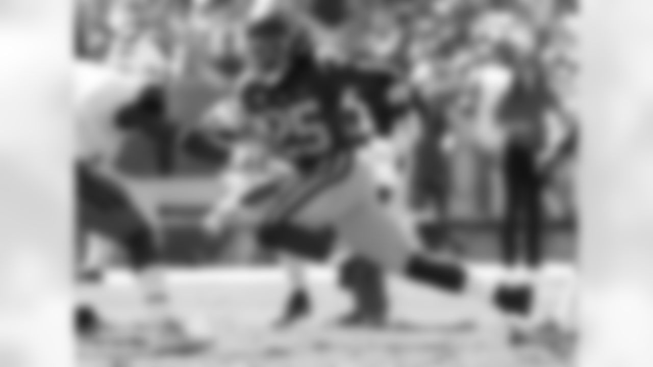 Tennessee Titans: RB Ronald Jones, USC (SS)