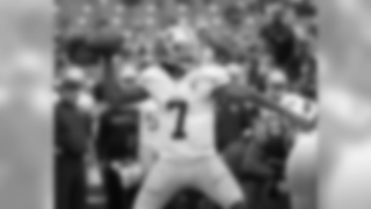 7 QB Colin Kaepernick