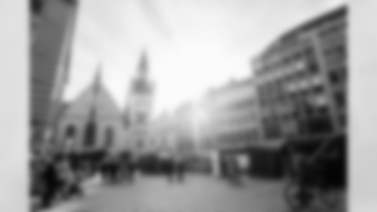 MUNICH, DE - November 12, 2022 - Buildings and shops at the Marienplatz. Photo By Tori Richman/Tampa Bay Buccaneers
