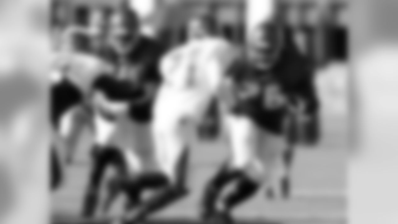 21 CB Alterraun Verner and #76 T Donovan Smith