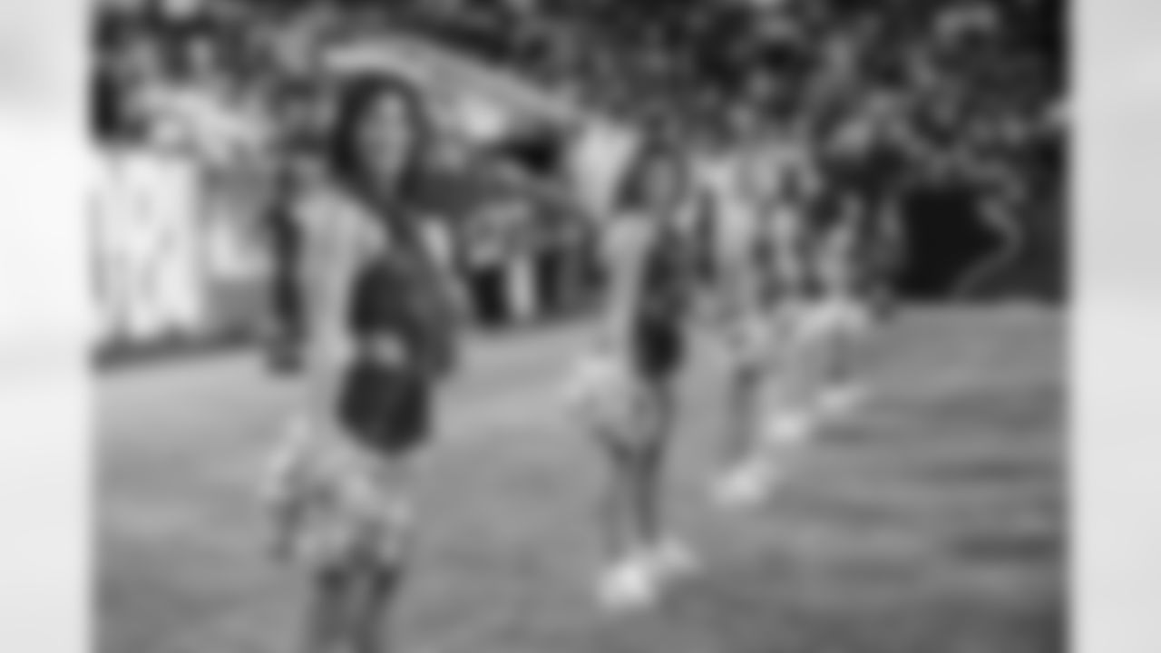 TAMPA, FL - September 25, 2023 - Tampa Bay Buccaneers Cheerleaders during the game between the Philadelphia Eagles and Tampa Bay Buccaneers. The Bucs lost the game, 25-11. Photo By Tori Richman/Tampa Bay Buccaneers