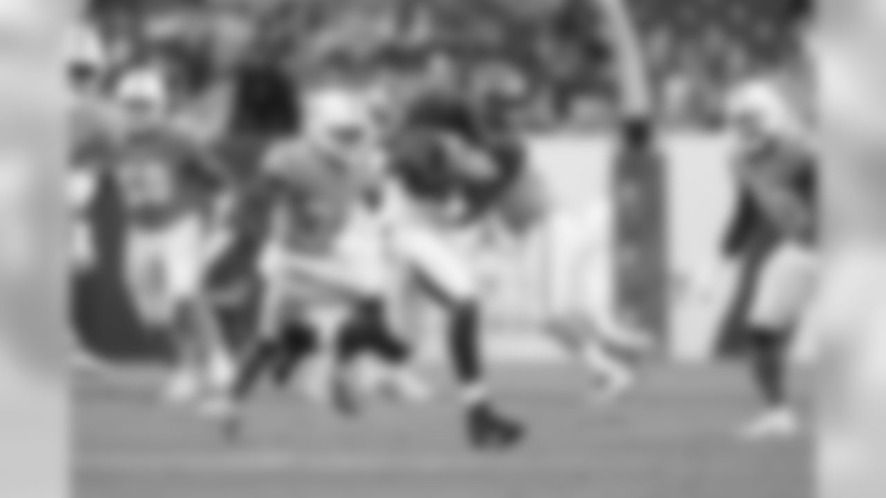 TE O.J. Howard, No. 80