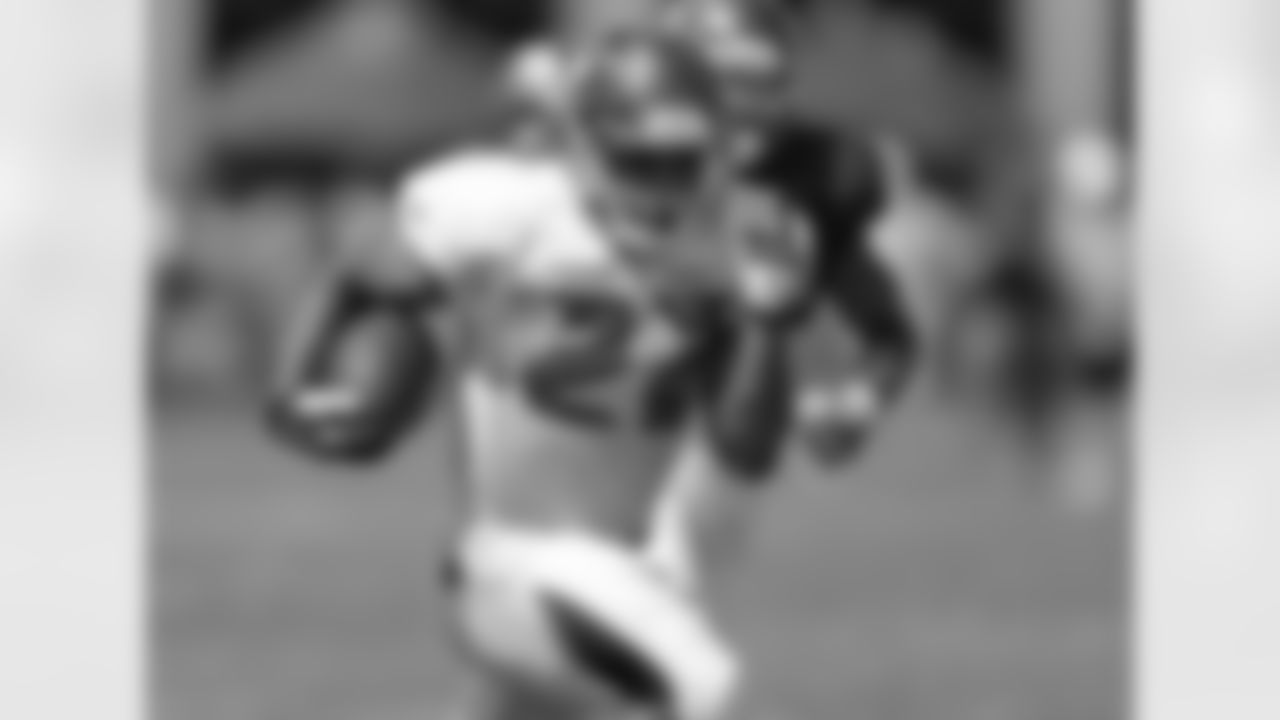 RB Doug Martin #22