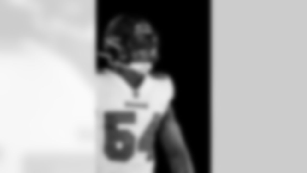 TAMPA, FL - June 06, 2021 - Inside Linebacker Lavonte David #54 of the Tampa Bay Buccaneers during 2021 Asset Shoot. Photo By Kyle Zedaker/Tampa Bay Buccaneers